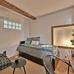 La Bulle - Parking Gratuit En Souterrain - 2 Mins Du Palais Des Papes - Clim Ac - Wifi , Avignon France